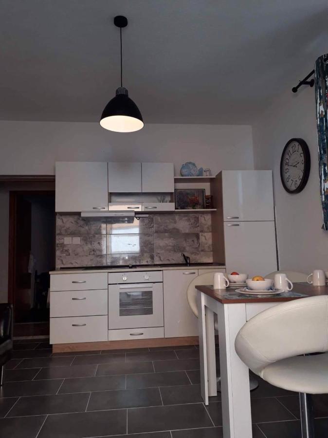 Apartmani Tustica スヴェティ・ペタル エクステリア 写真