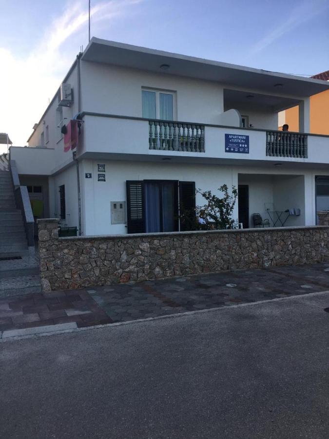 Apartmani Tustica スヴェティ・ペタル エクステリア 写真