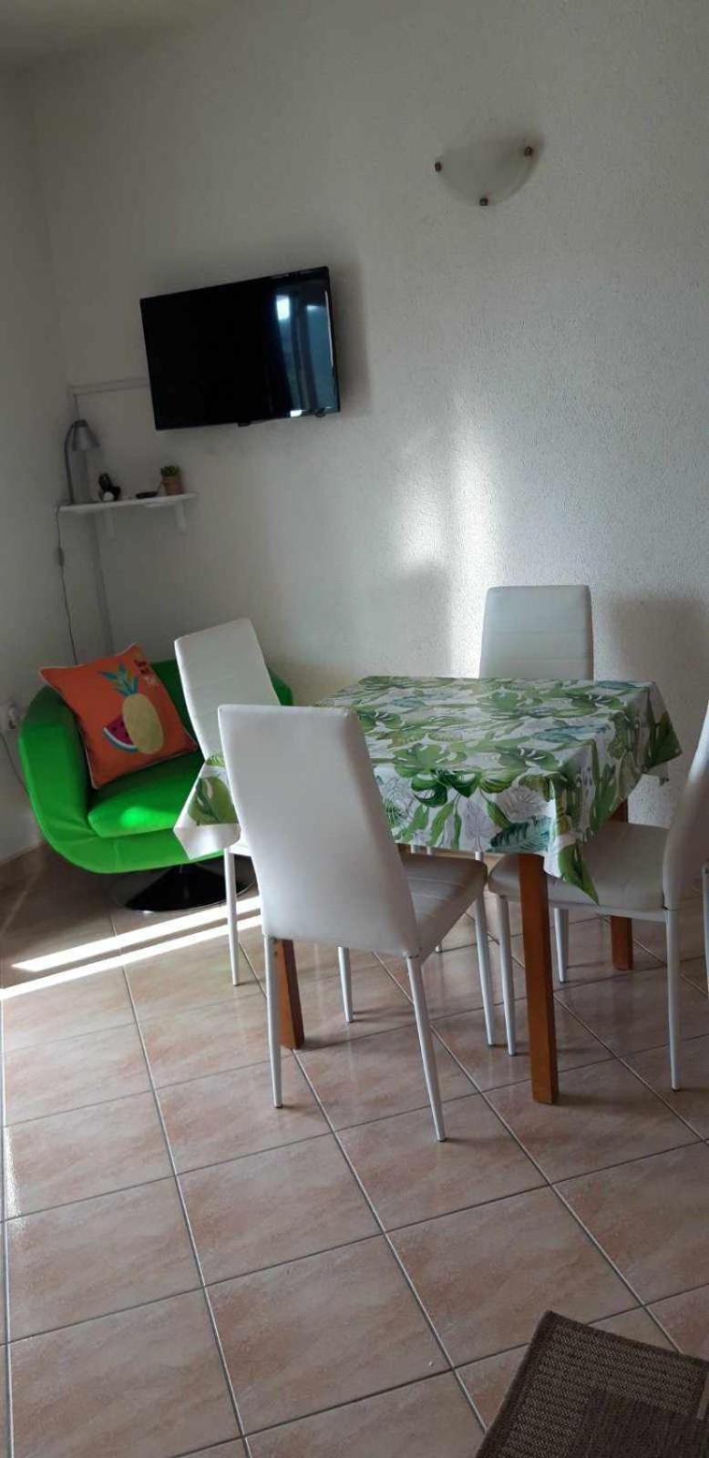 Apartmani Tustica スヴェティ・ペタル エクステリア 写真