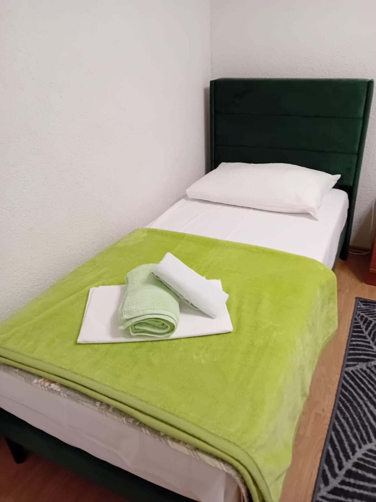 Apartmani Tustica スヴェティ・ペタル エクステリア 写真